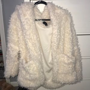 CREAM FLUFFY JACKET